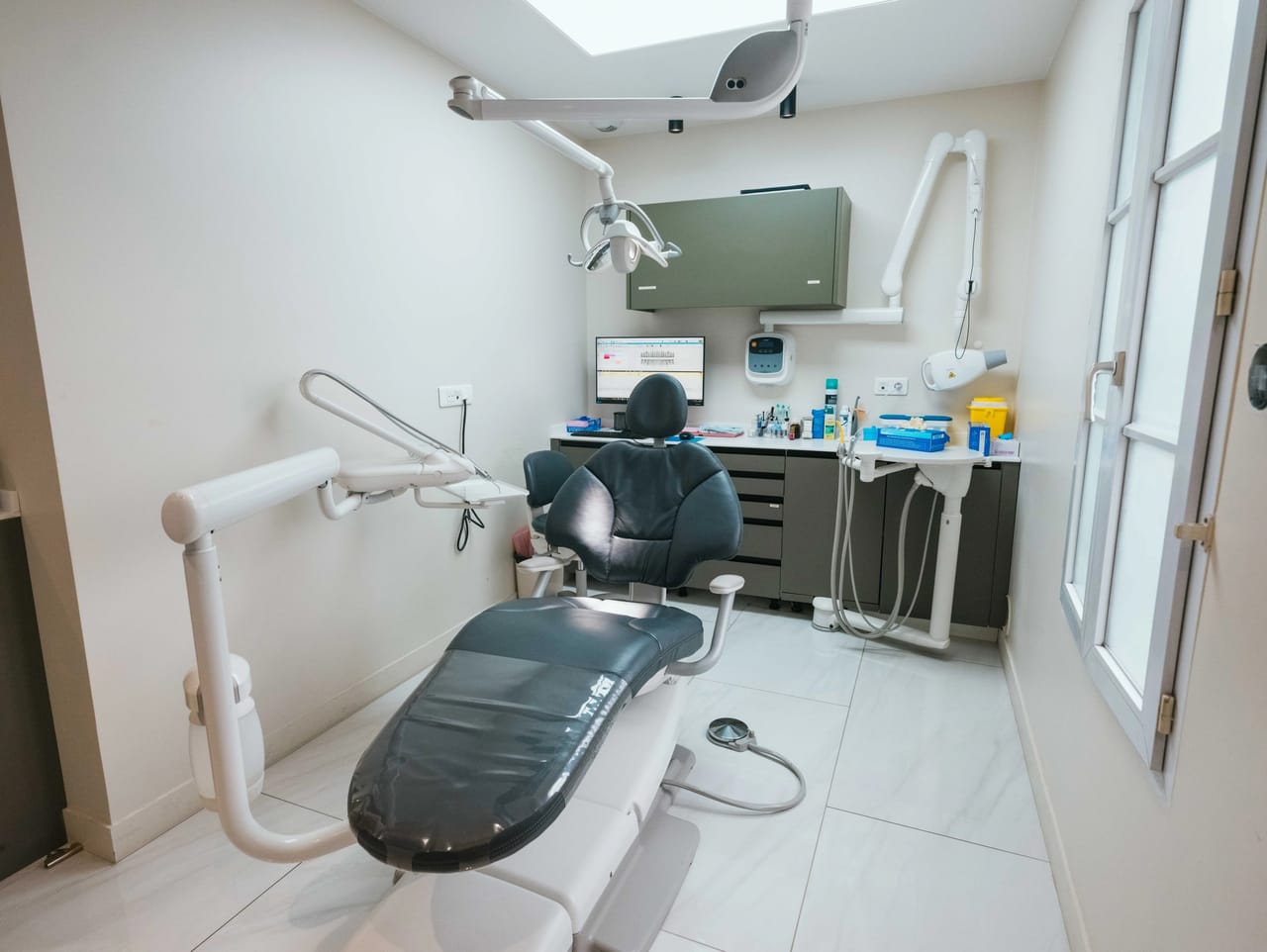 Salle de soin d'un cabinet photographiée pour son site