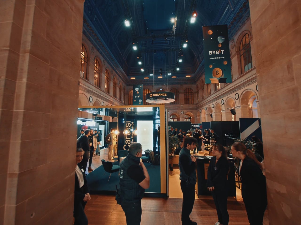 Salon professionnel installé dans un palais parisien